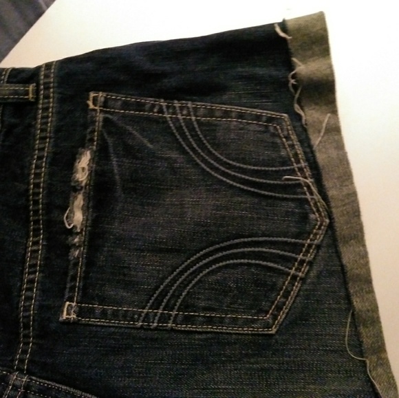 Hollister Distressed Shorts Size 9 - Picture 6 of 8